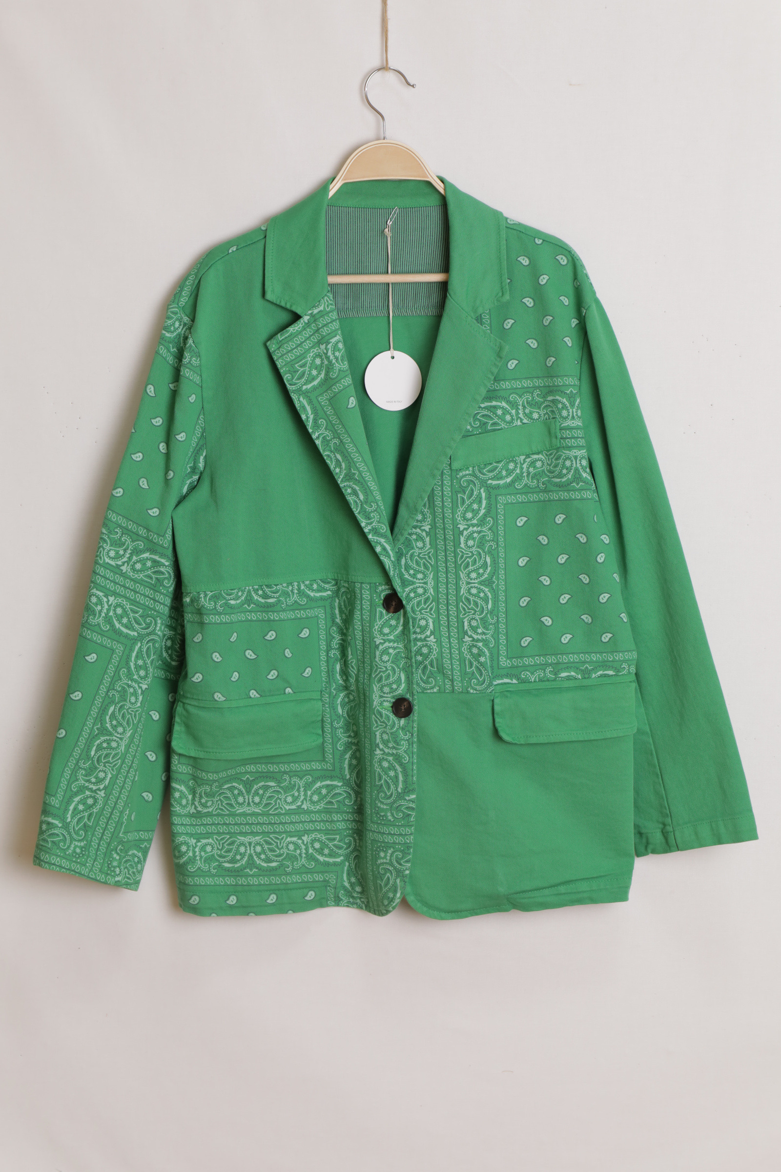 Großhändler MIYA SRL - PATCHWORK-BLAZER MIT BANDANA-MUSTER HERGESTELLT IN ITALIEN