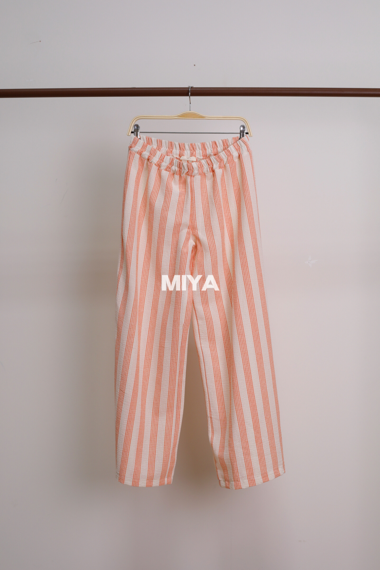 Grossiste MIYA SRL - PANTALON DROIT À RAYURES