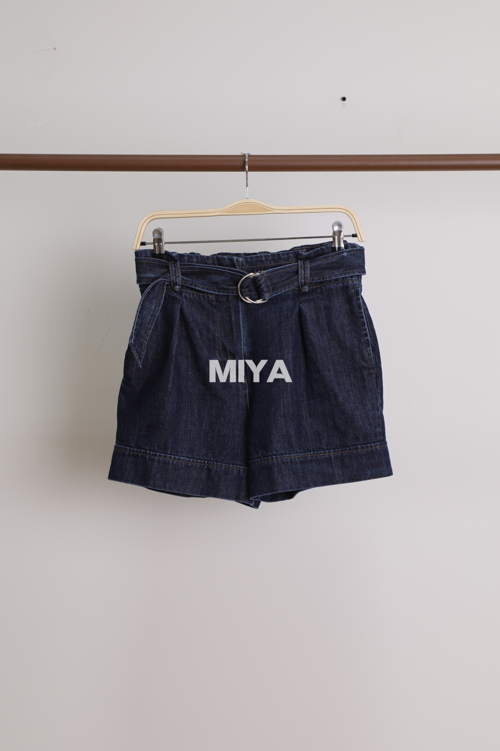 Grossista MIYA SRL - PANTALONCINI DI JEANS
