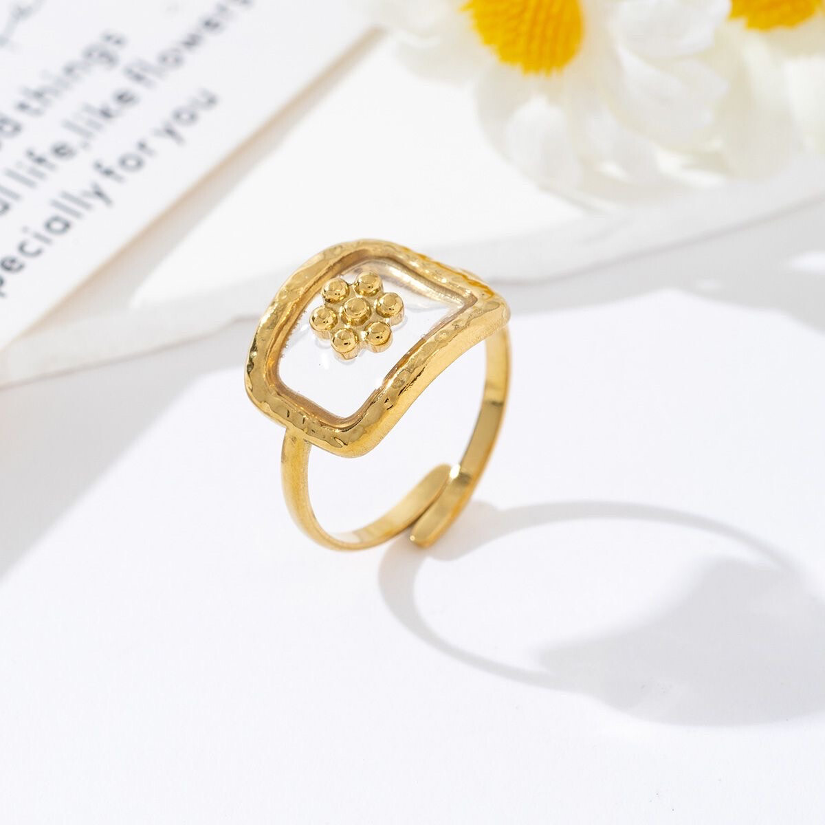 Grossiste Mochimo Suonana - Bague avec petite fleur en acier inoxydable