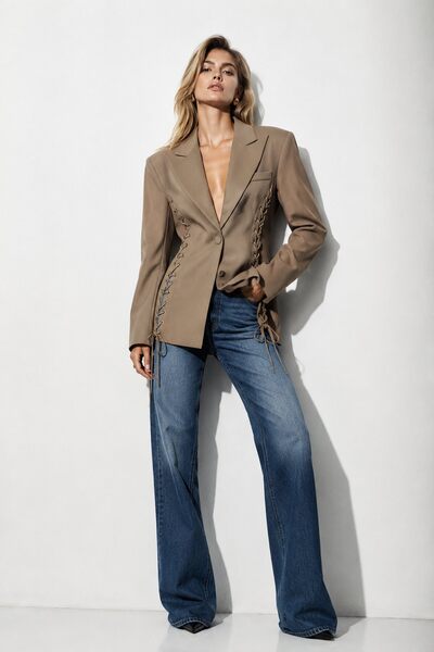 Großhändler Mochy - Taillierter Blazer mit Schnürdetails an den Seiten und am Rücken Großhändler Mochy - Taillierter Blazer mit Schnürdetails an den Seiten und am Rücken