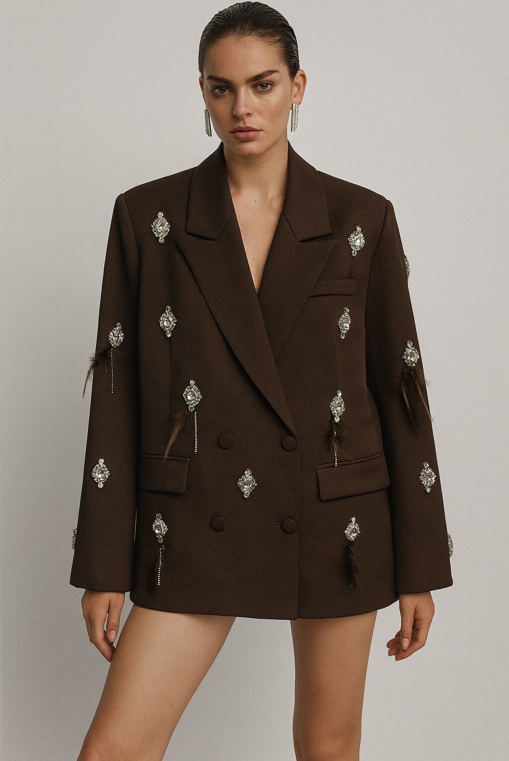 Grossiste Mochy - Blazer ornée de strass et plumes