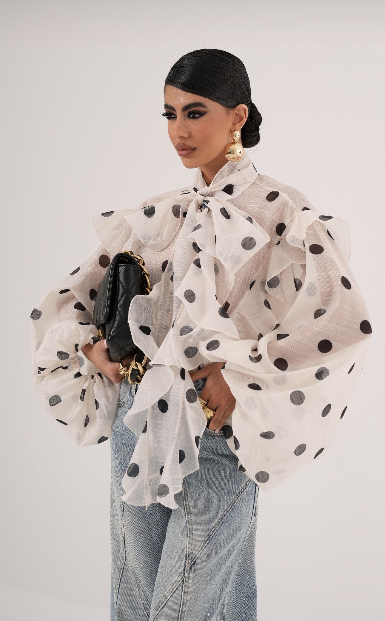 Mayorista Mochy - Blusa con cuello lavallière y gran lazo, mangas largas con botones de strass