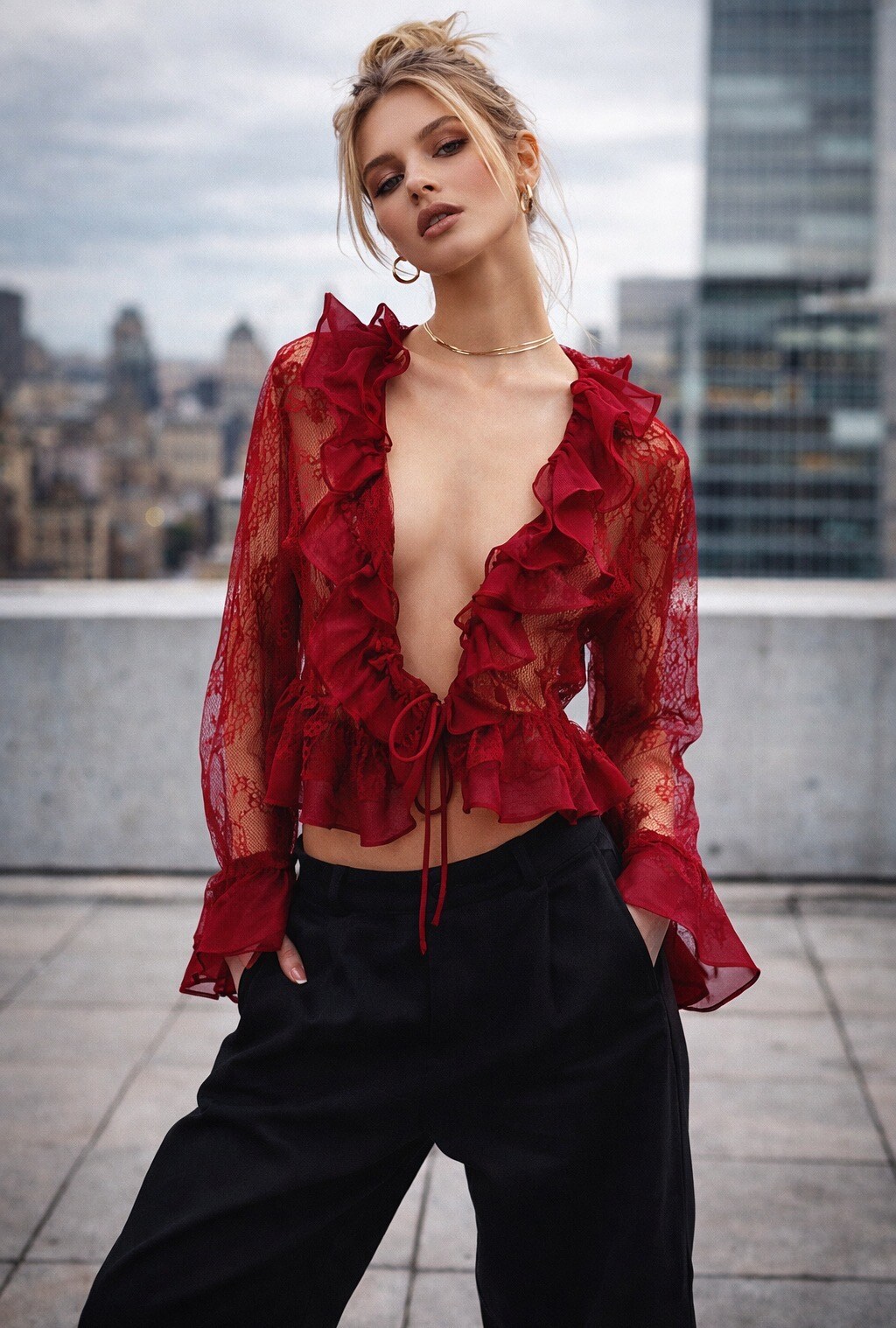 Mayorista Mochy - Blusa de encaje transparente con volantes y escote en V