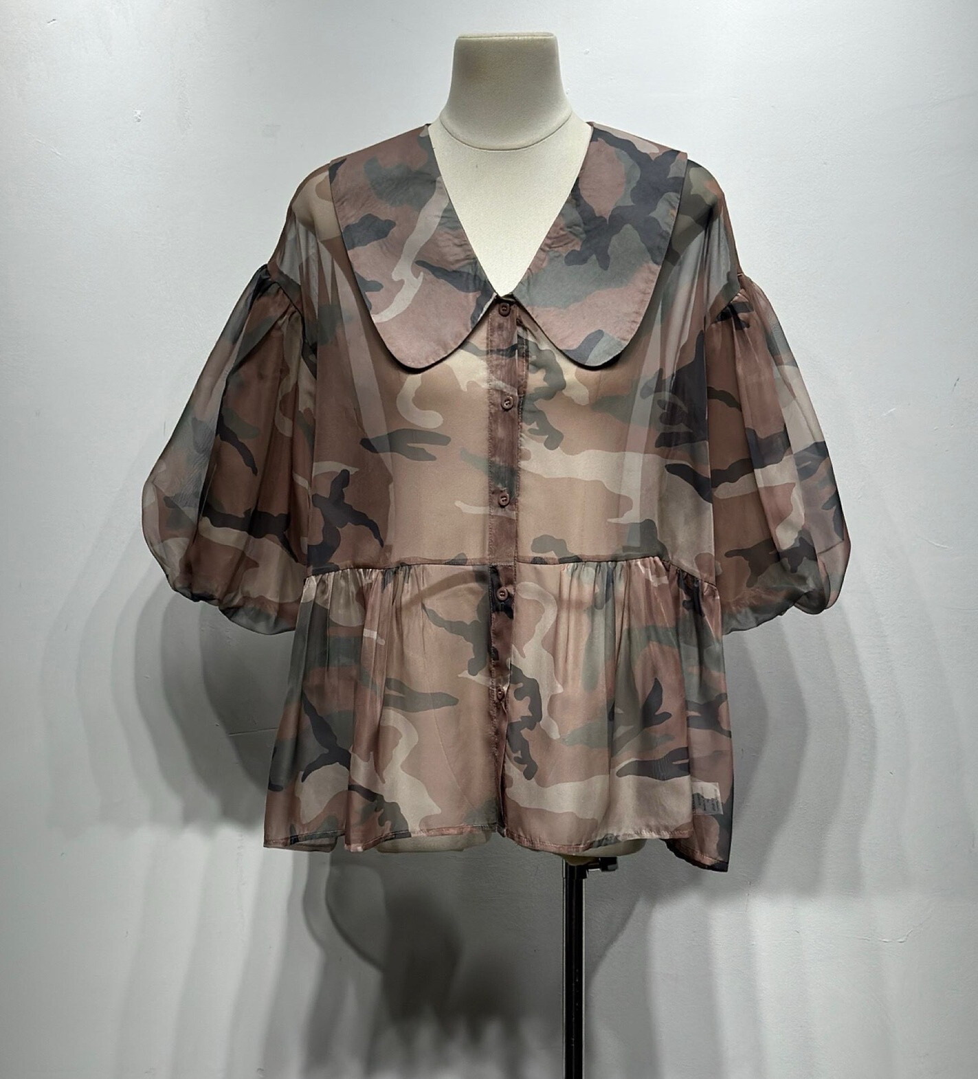 Grossiste Mochy - Blouse camouflage à manches bouffants