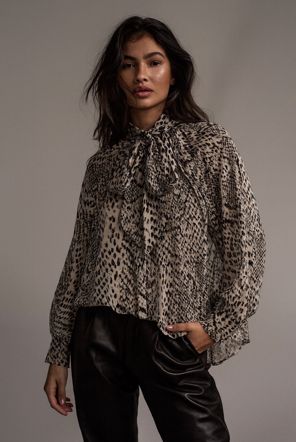 Flowy python print blouse with a lavallière collar and puff sleeves ...