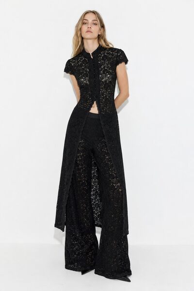Grossiste Mochy - Ensemble 2 pièces en dentelle composé d'une longue tunique gilet boutonnée et d'un pantalon large Grossiste Mochy - Ensemble 2 pièces en dentelle composé d'une longue tunique gilet boutonnée et d'un pantalon large