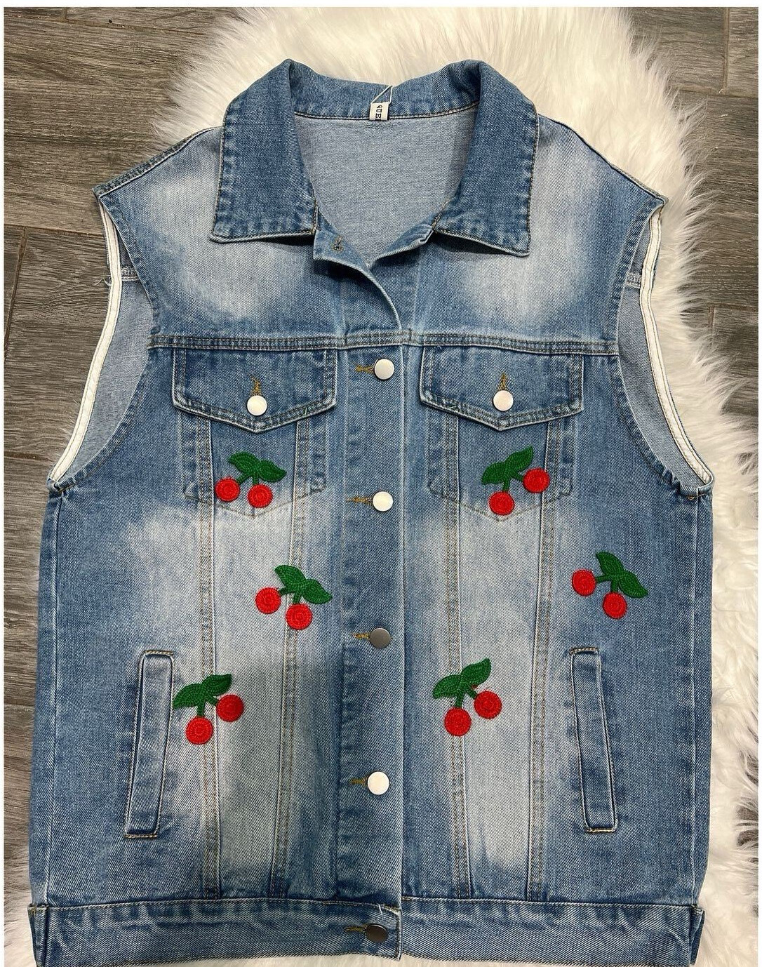 Großhändler Mochy - Jeansweste mit Kirschdekoration