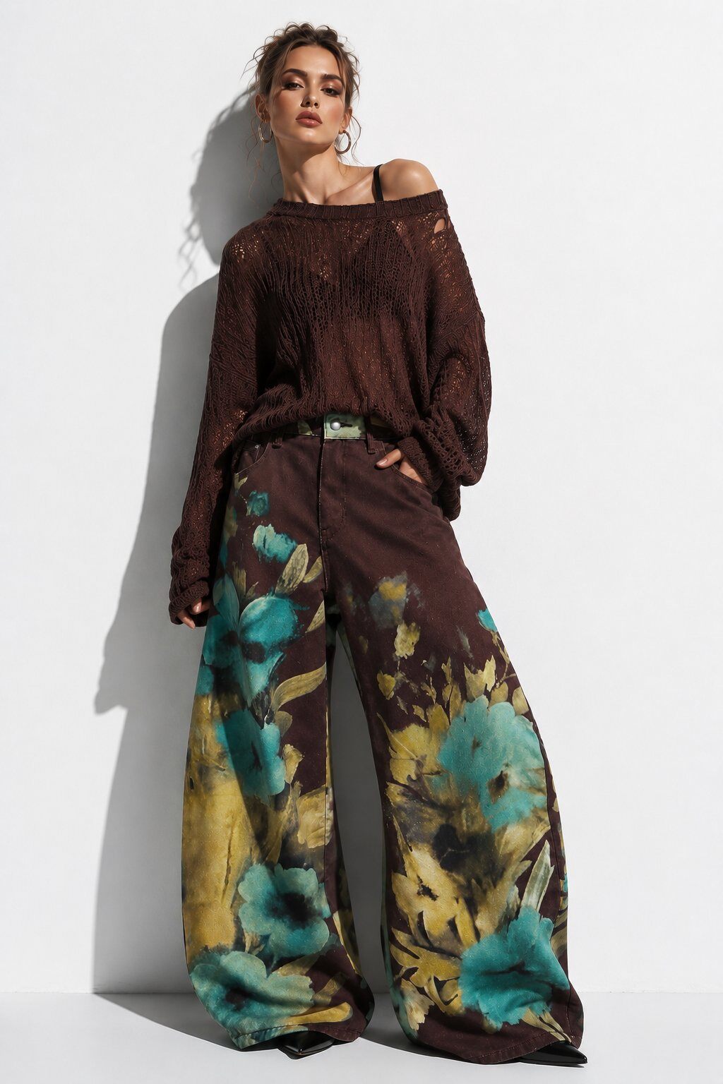 Mayorista Mochy - Jeans globo con estampado floral, de corte muy amplio y estructurado con cintura clásica