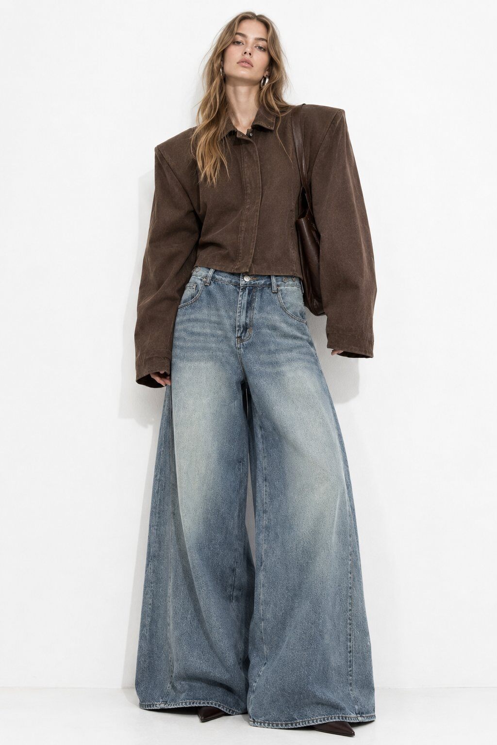 Mayorista Mochy - Jeans de pierna ancha de tiro alto con un corte muy holgado y detalle de doble botonadura en la cintura