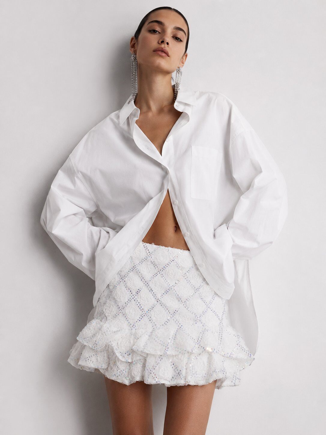 Wholesaler Mochy - Ruffled mini skirt adorned with sequins and embossed floral details