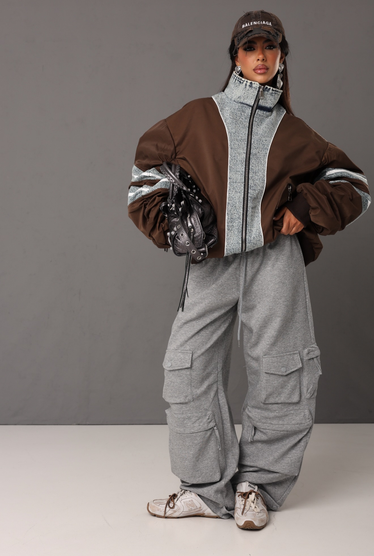 Wholesaler Mochy - Oversized cargo pants with an elastic waistband, drawstring, and multiple flap pockets on the legs