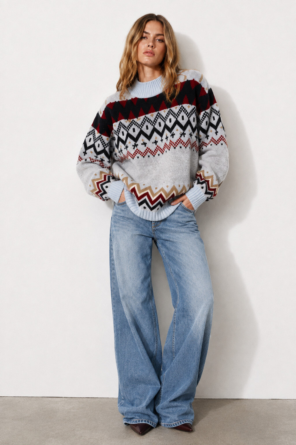 Großhändler Mochy - Oversize-Pullover aus weichem Strick mit hohem Kragen, verziert mit mehrfarbigen geometrischen Jacquardmustern im nordischen Stil