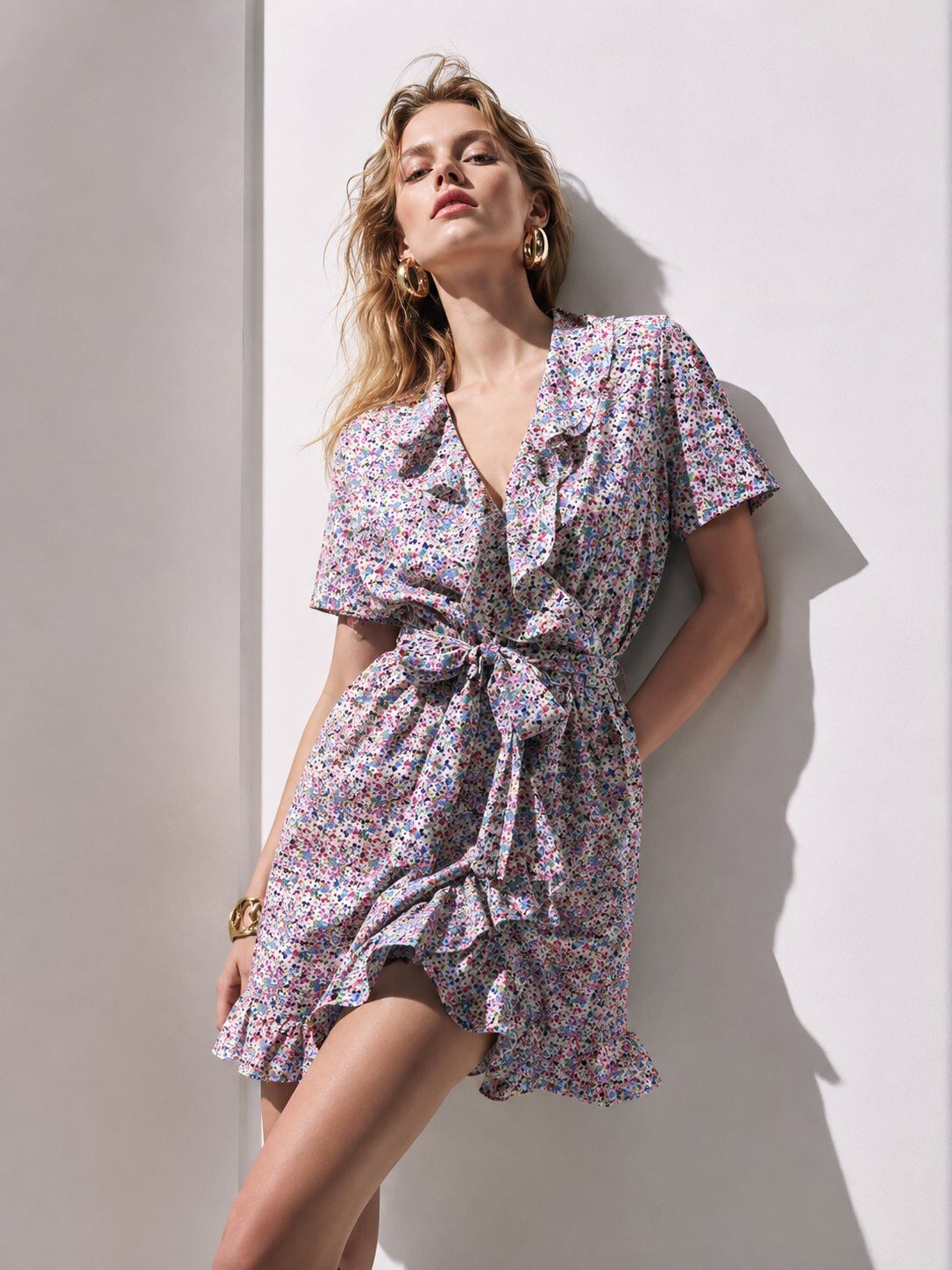 Grossiste Mochy - Robe courte fleurie avec ceinture à nouer