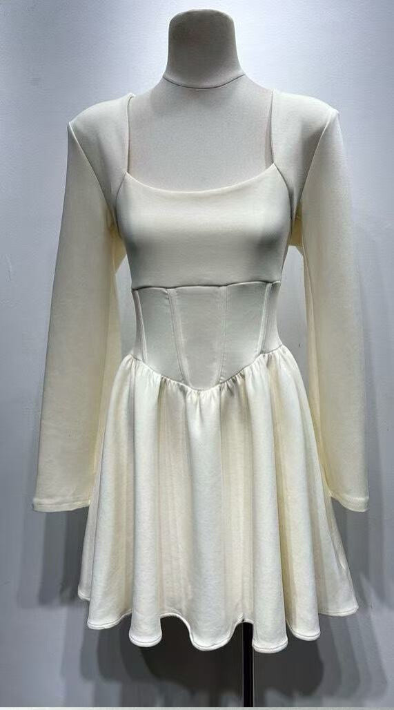 Grossiste Mochy - robe pilier colle carre