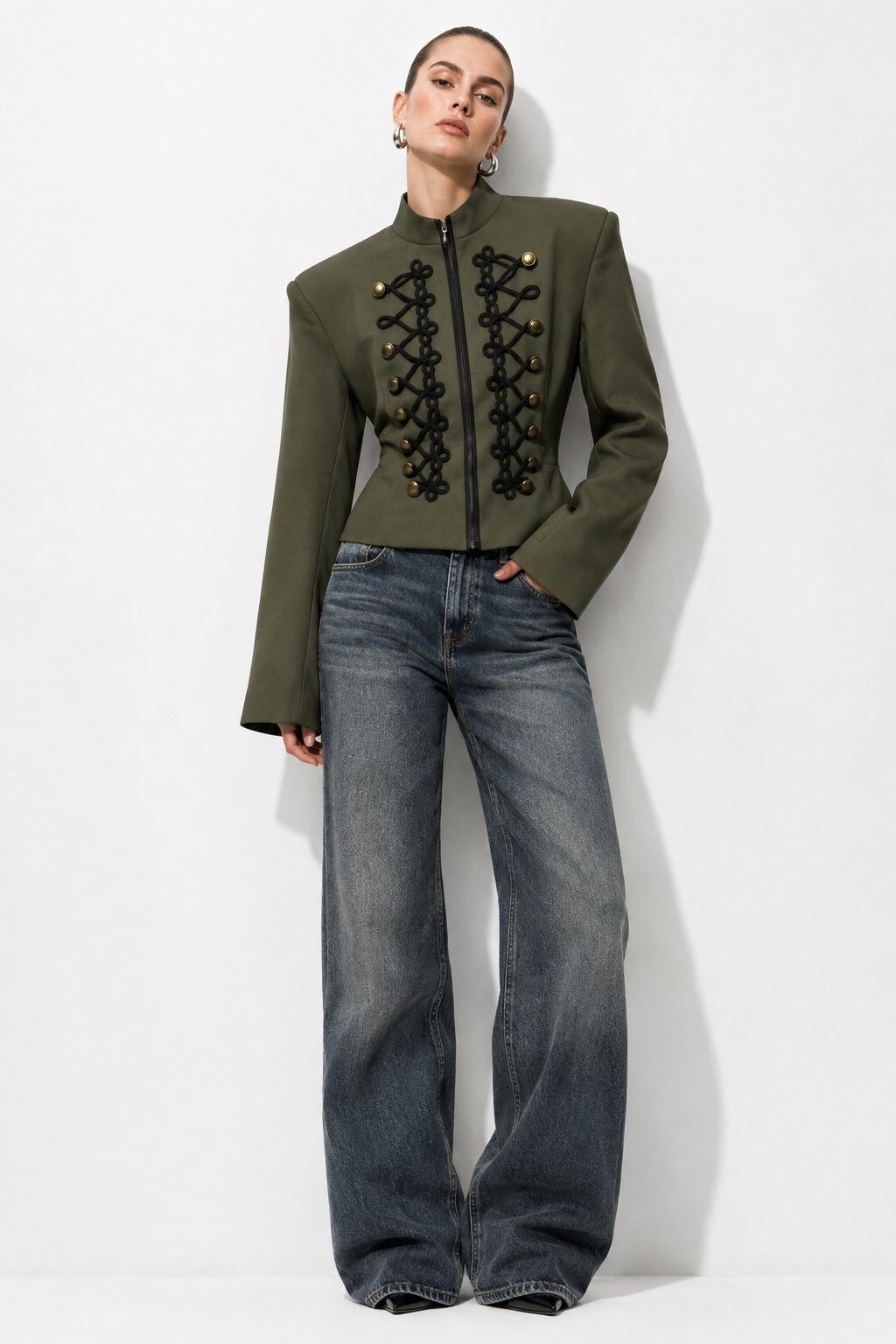 Wholesaler Mochy - Short officer-style jacket with a tailored and structured fit and pronounced shoulders