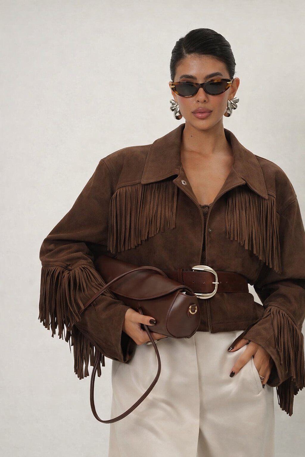Grossiste Mochy - Veste effet daim avec franges sur le devant et les manches