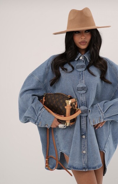 Grossiste Mochy - Chemise en jean oversize en coton avec grands boutons ronds Grossiste Mochy - Chemise en jean oversize en coton avec grands boutons ronds