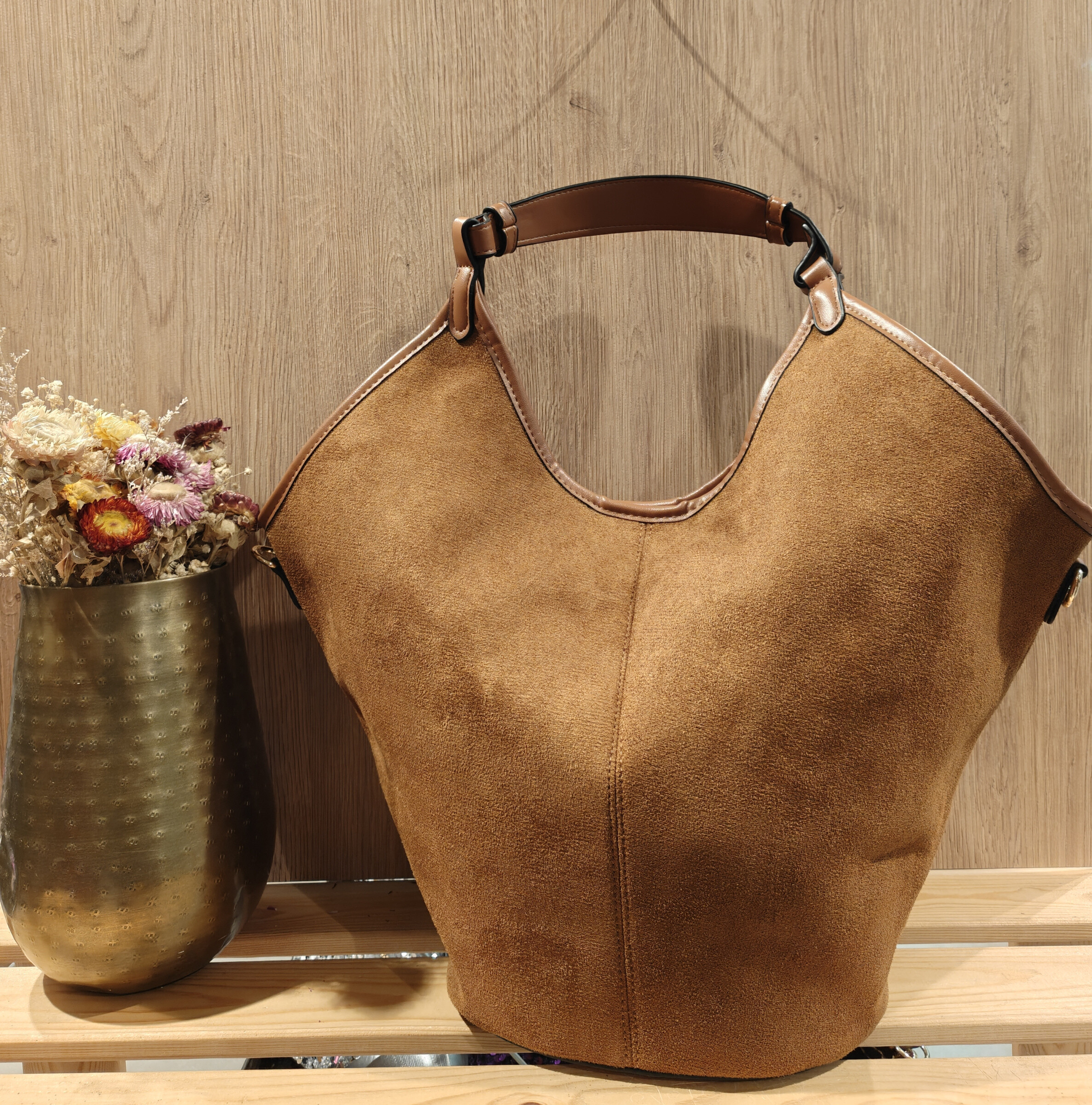 sac en suédine, porté épaule et anse réglable amovible