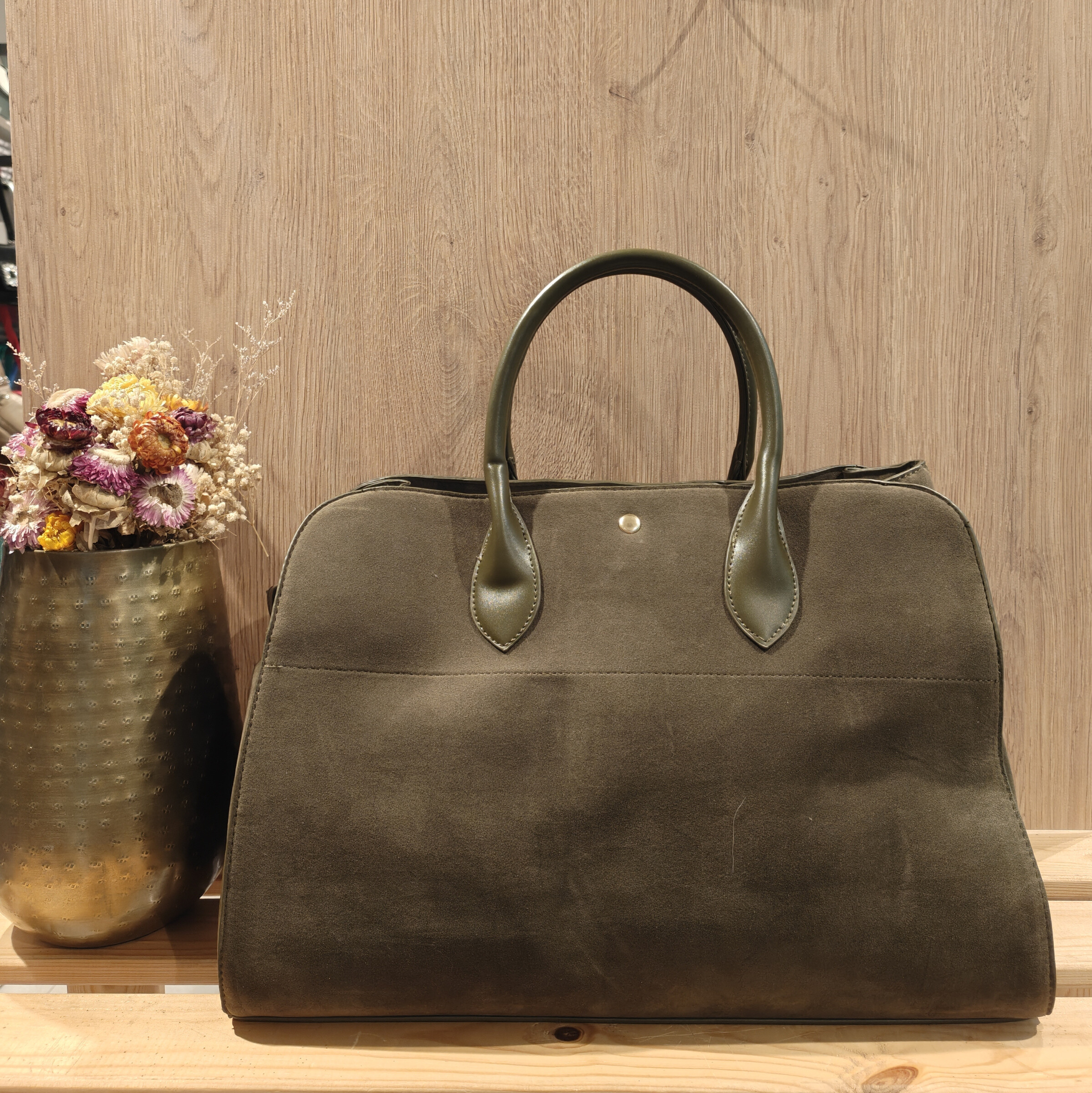 sac suédine porté mains ou en bandoulière