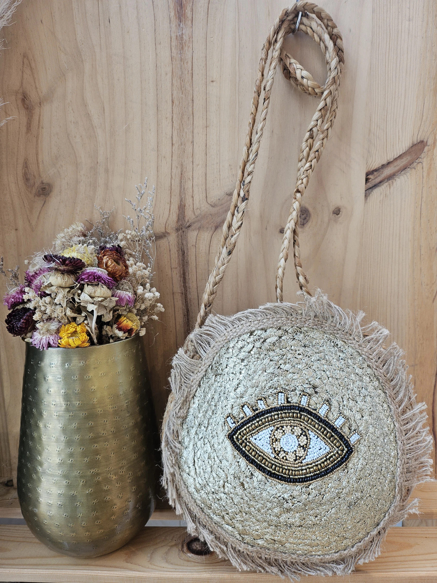 sac en toile de jute doré , œil brodé de perles, longue anse