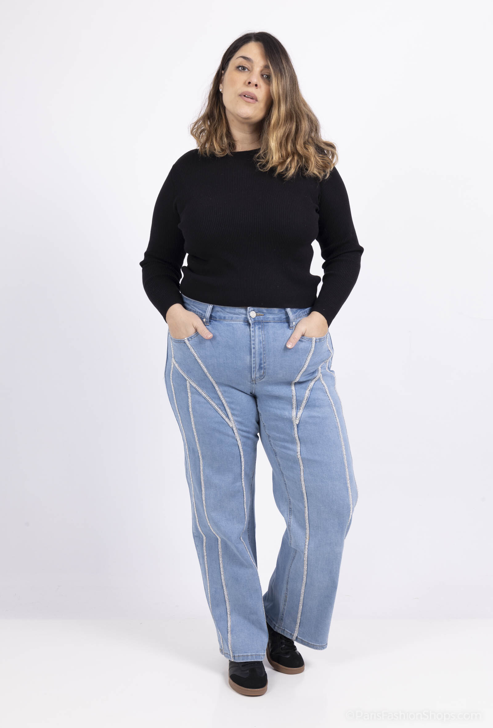 Wholesaler Monday Premium - High-waisted straight jeans with rhinestones and pearls