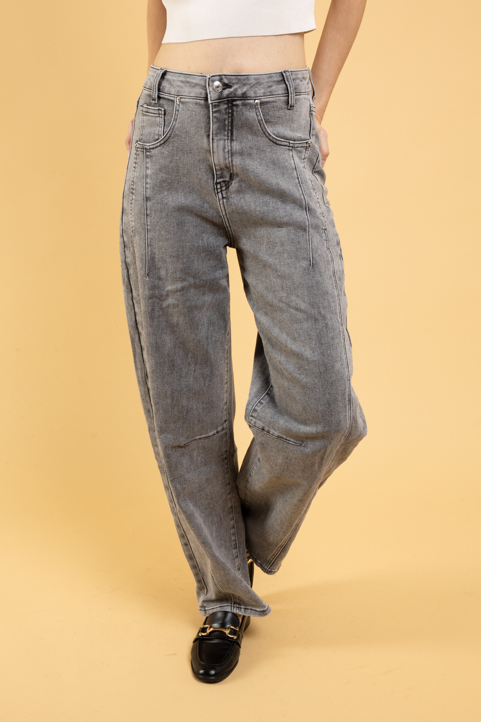 La mannequine mesure 172cm