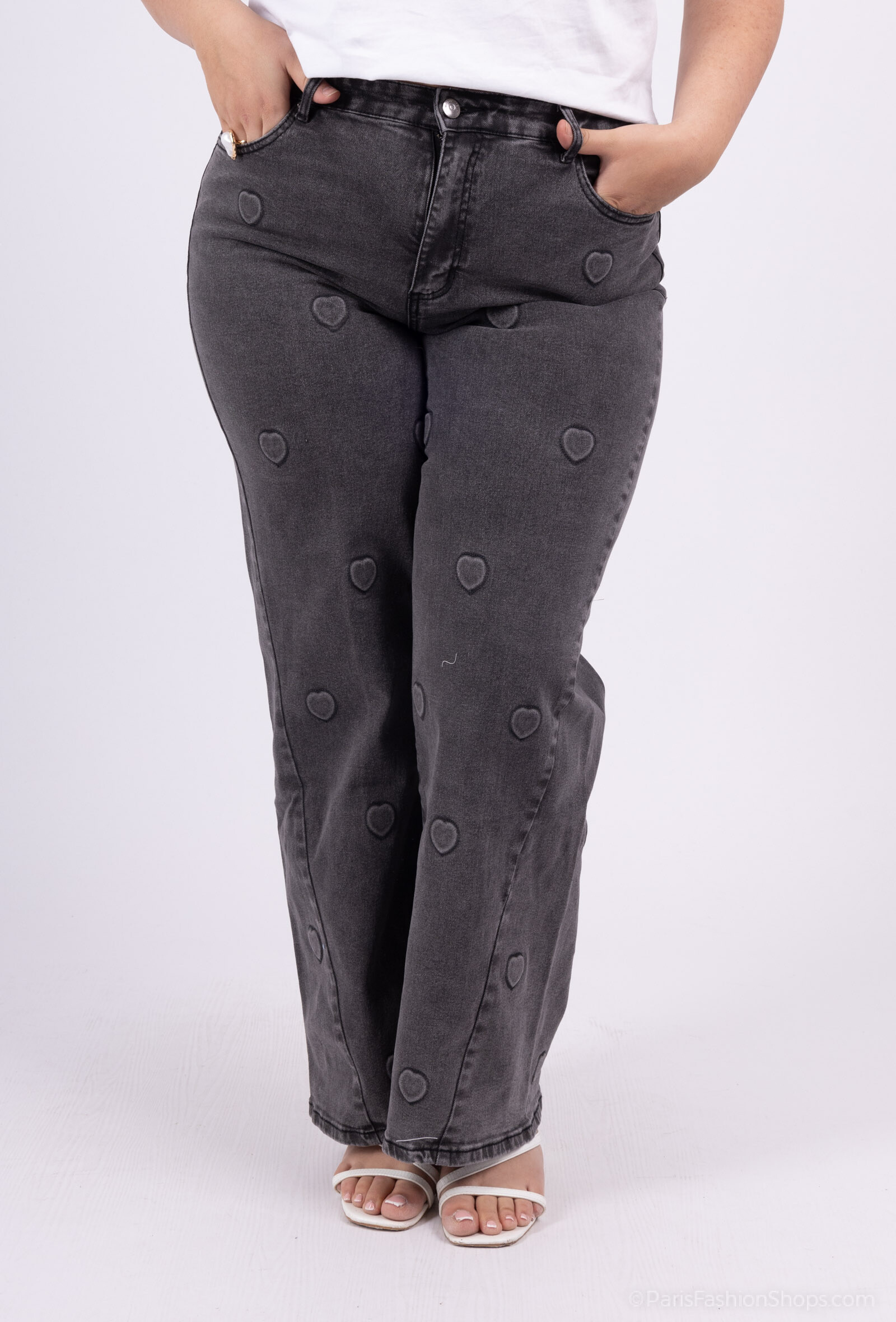 La mannequin mesure 172cm