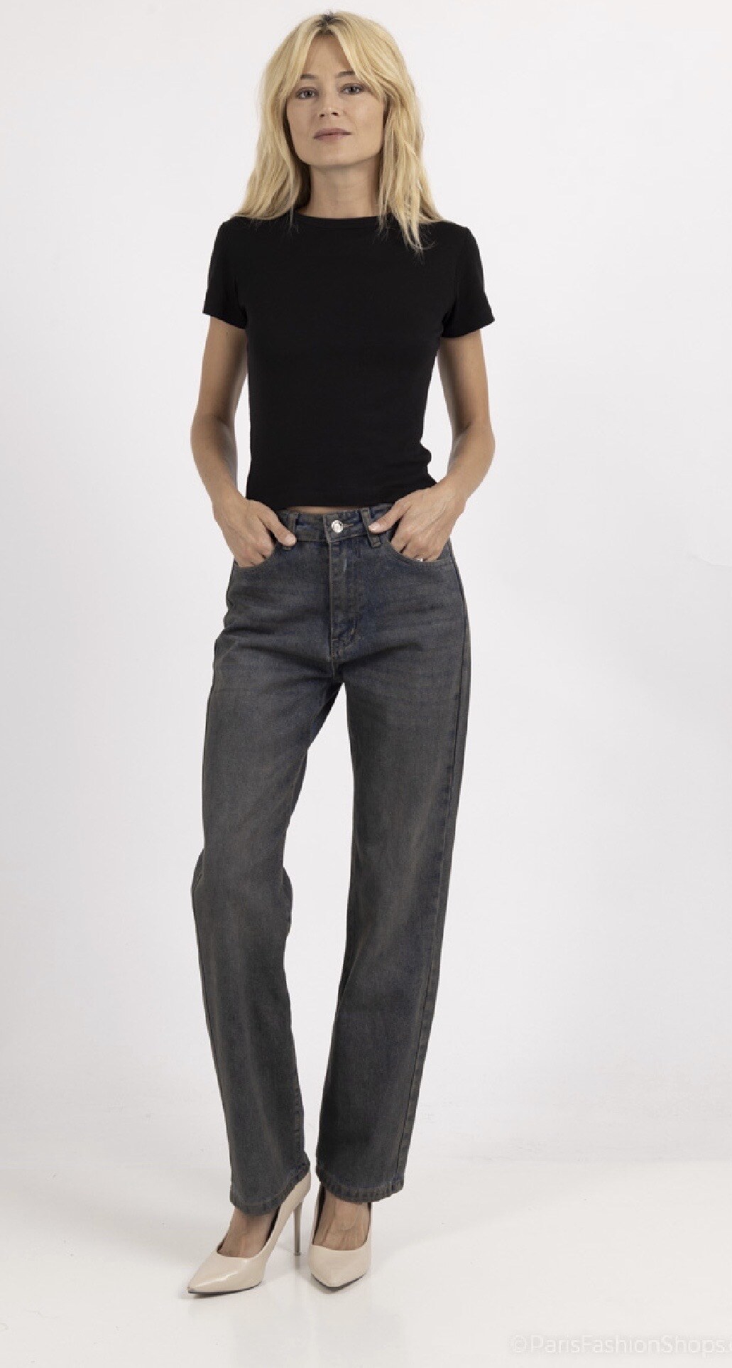 La mannequine mesure 172cm