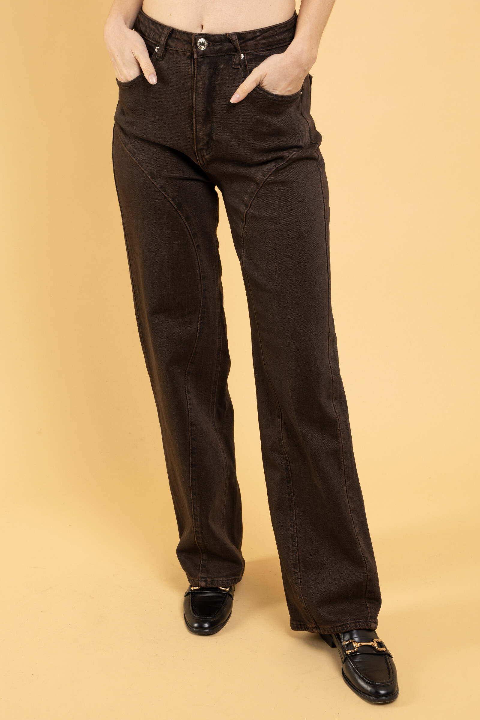 La mannequine mesure 172cm