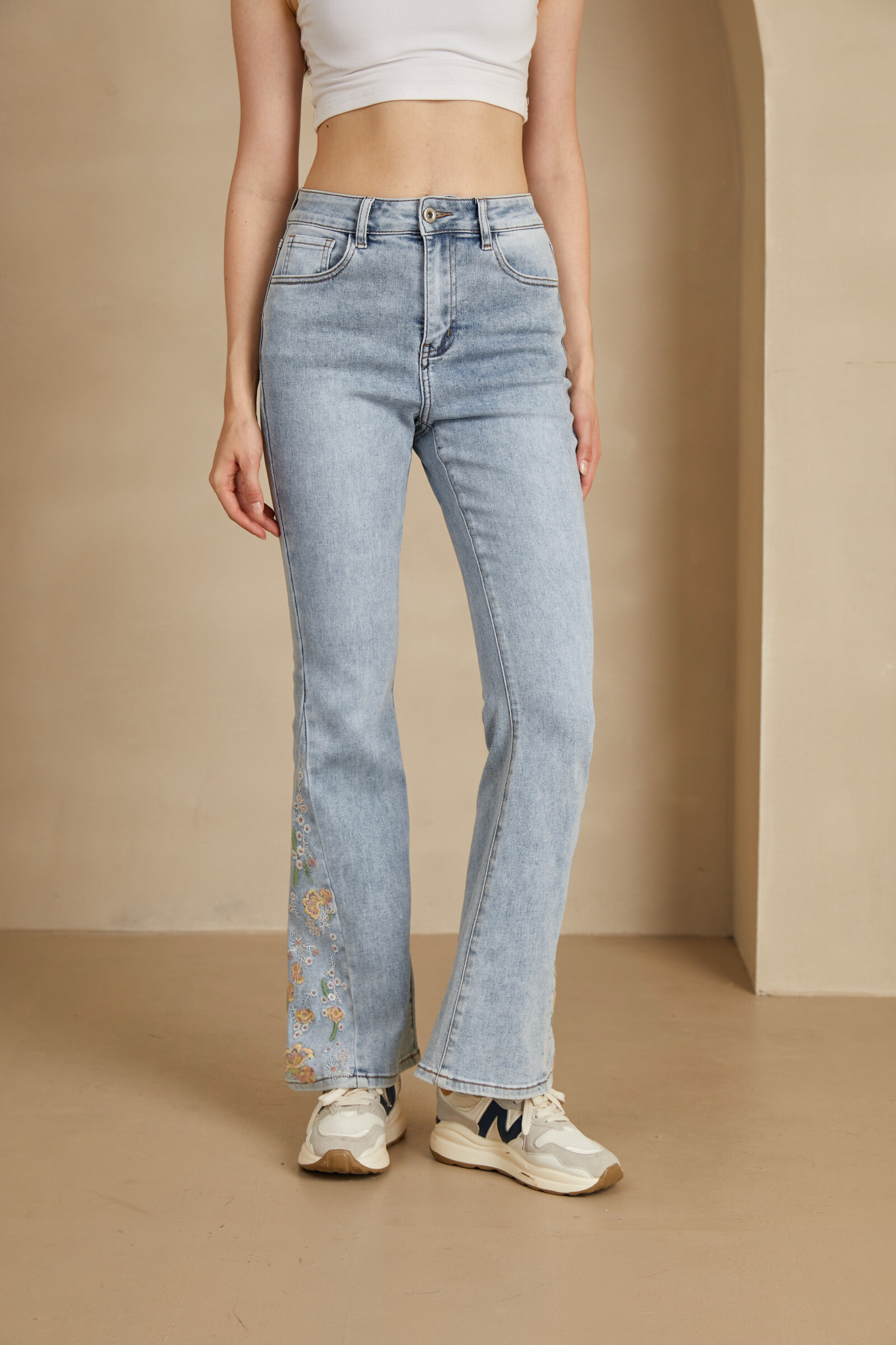 Wholesaler Monday Premium - Jean Evasé in embroidery