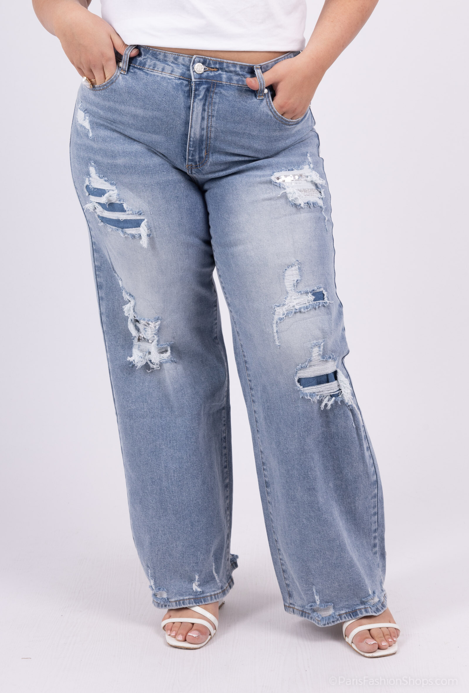 La mannequin mesure 172cm