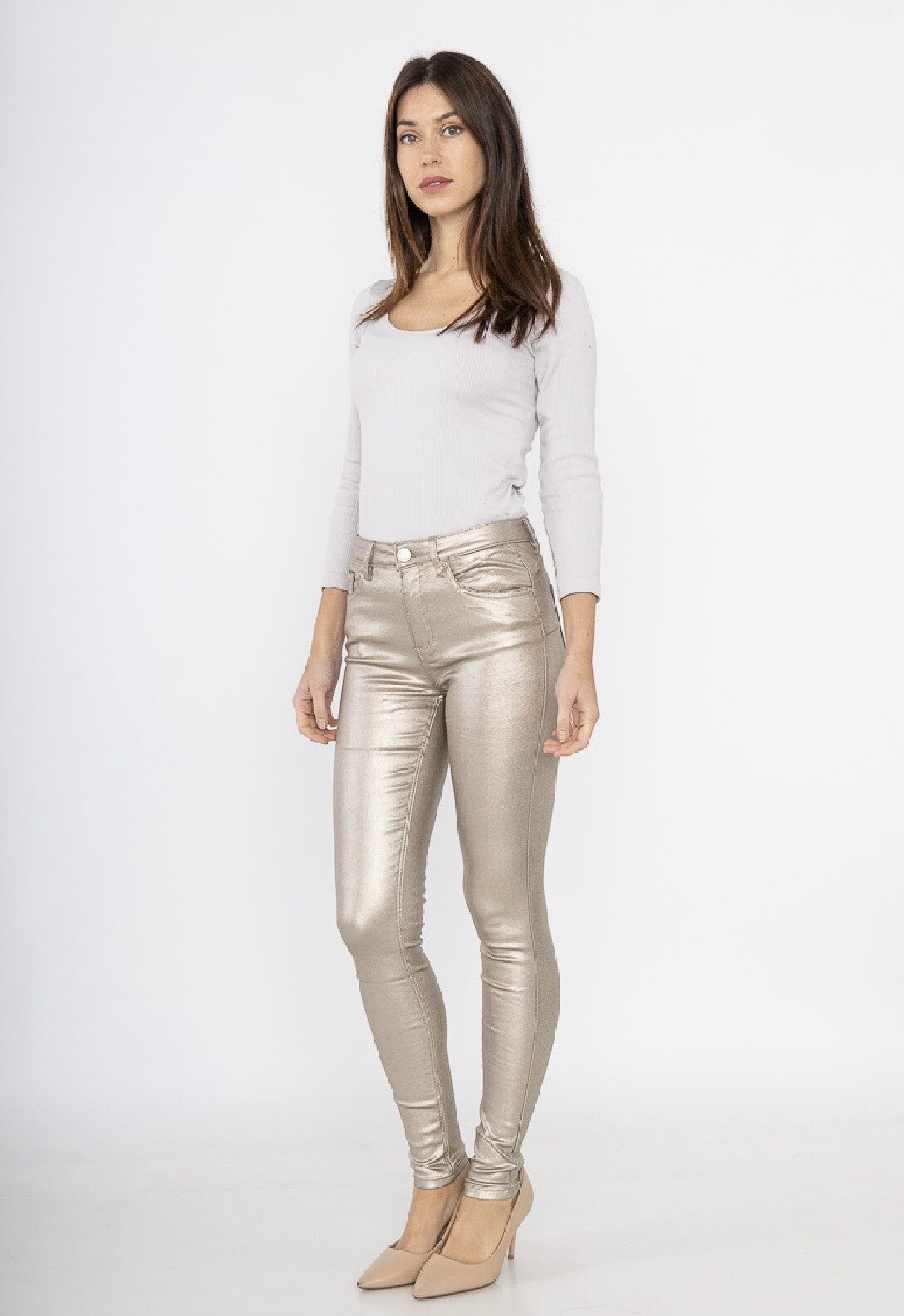 La mannequin mesure 170cm