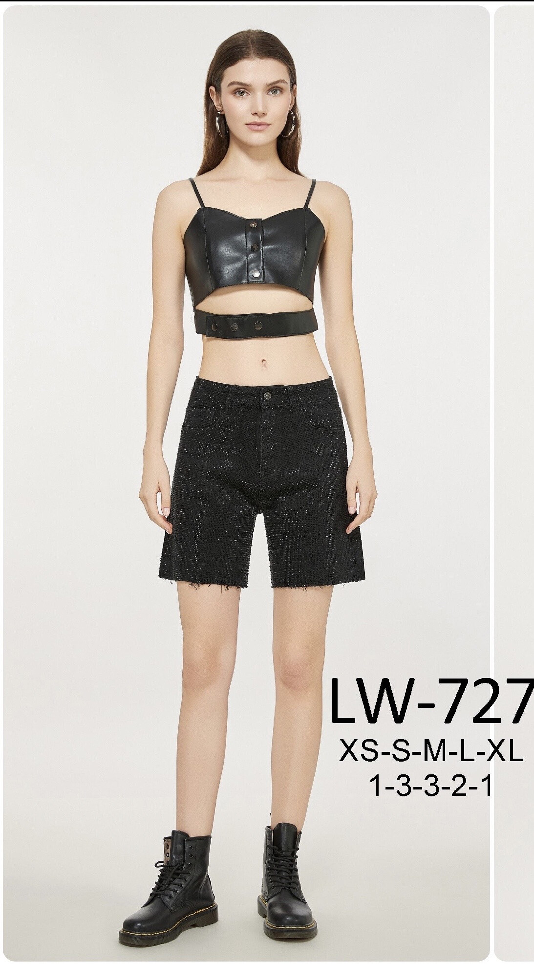 The model is 170cm tall