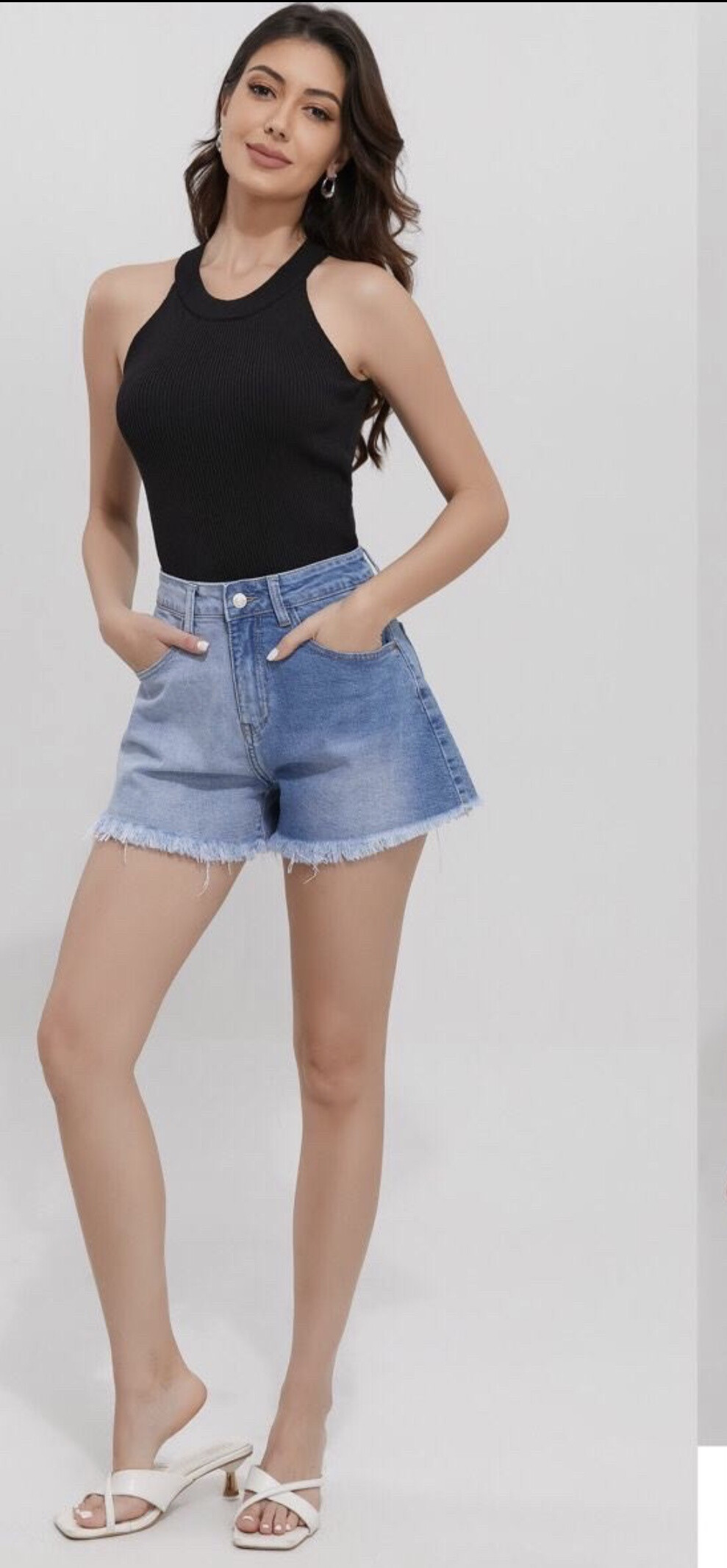 The model is 170cm tall