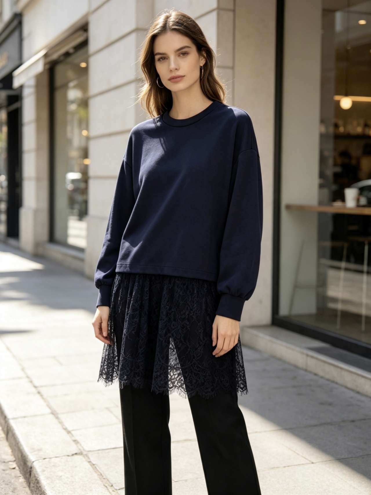 Grossiste MONDIAL FASHION - SWEAT EN POINT MILANO AVEC DENTELLE