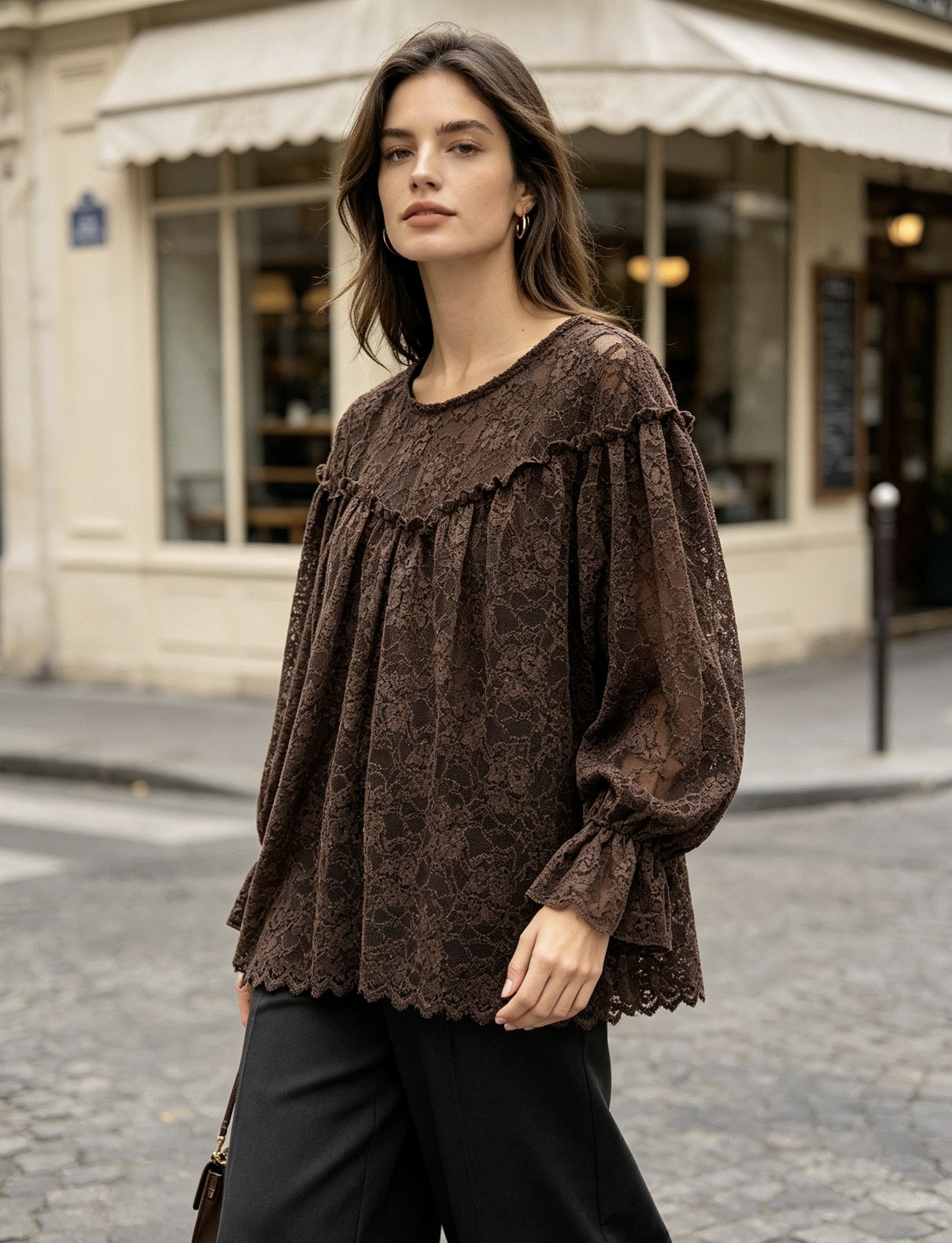 Grossiste MONDIAL FASHION - Blouse en dentelle à col rond