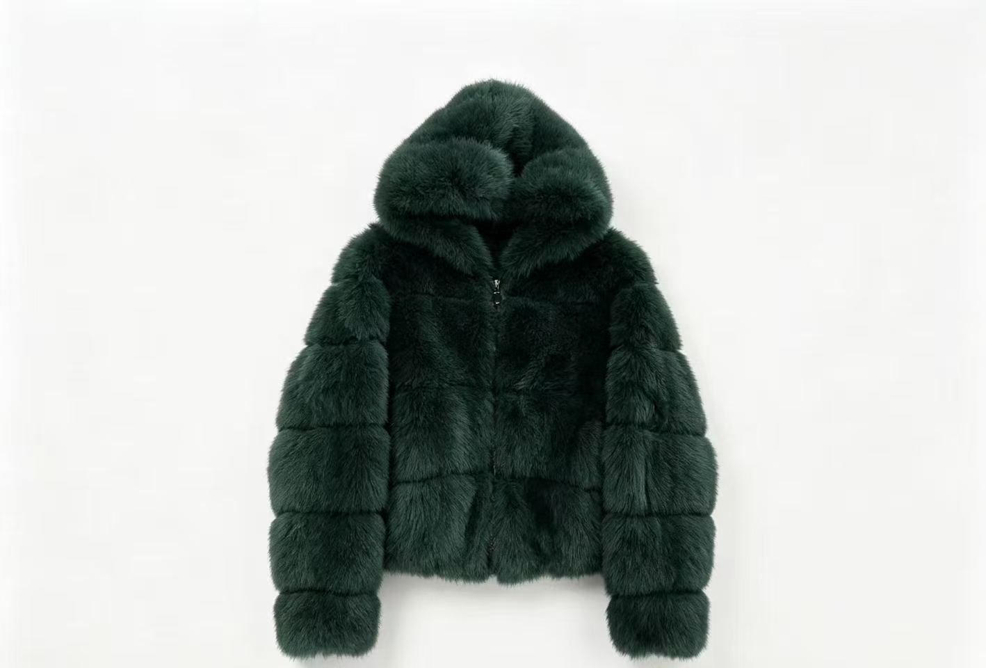 Großhändler MONTE ALPI - KURZE JACKE AUS WEICHEM KUNSTPELZ MIT GROSSER KAPUZE BLOCKSTEPPDESIGN MIT REISSVERSCHLUSS Großhändler MONTE ALPI - KURZE JACKE AUS WEICHEM KUNSTPELZ MIT GROSSER KAPUZE BLOCKSTEPPDESIGN MIT REISSVERSCHLUSS