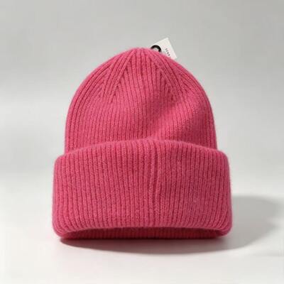 Großhändler MONTE ALPI - STRICKMÜTZE MINIMALISTISCHER BASIC-STIL DICHTES UND WEICHES STRICKEN UMSCHLAG AM RAND FÜR EINE PERFEKTE PASSFORM Großhändler MONTE ALPI - STRICKMÜTZE MINIMALISTISCHER BASIC-STIL DICHTES UND WEICHES STRICKEN UMSCHLAG AM RAND FÜR EINE PERFEKTE PASSFORM