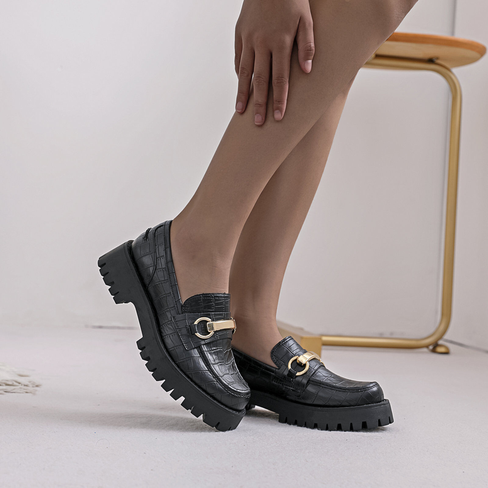 Grossiste Moow - DERBY EFFET CROCO AVEC SEMELLE CRANTÉE ET DÉTAIL MÉTALLIQUE