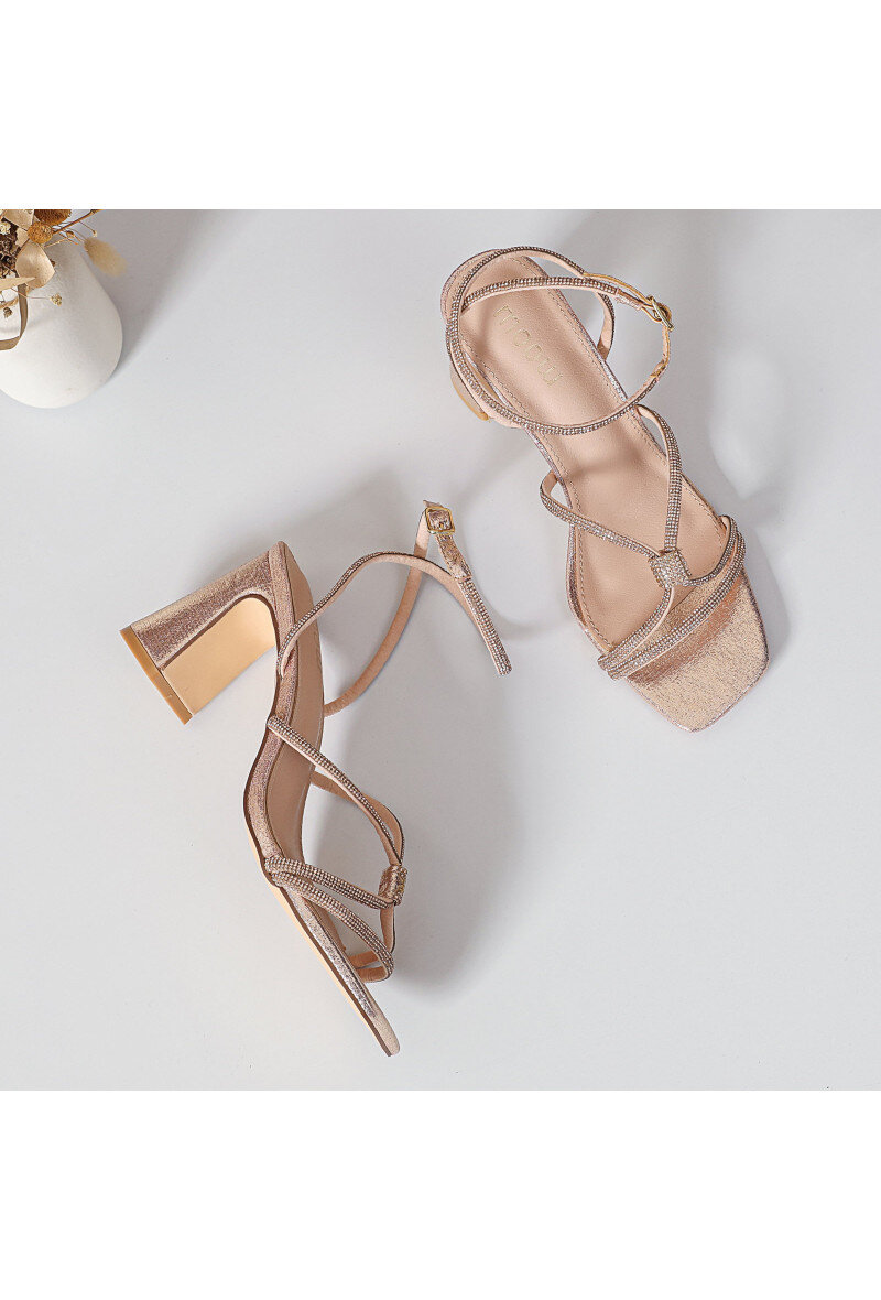 Comfortable and chic, these pumps are perfect for your parties, weddings, or events where you want to turn heads.
HEEL HEIGHT: 8