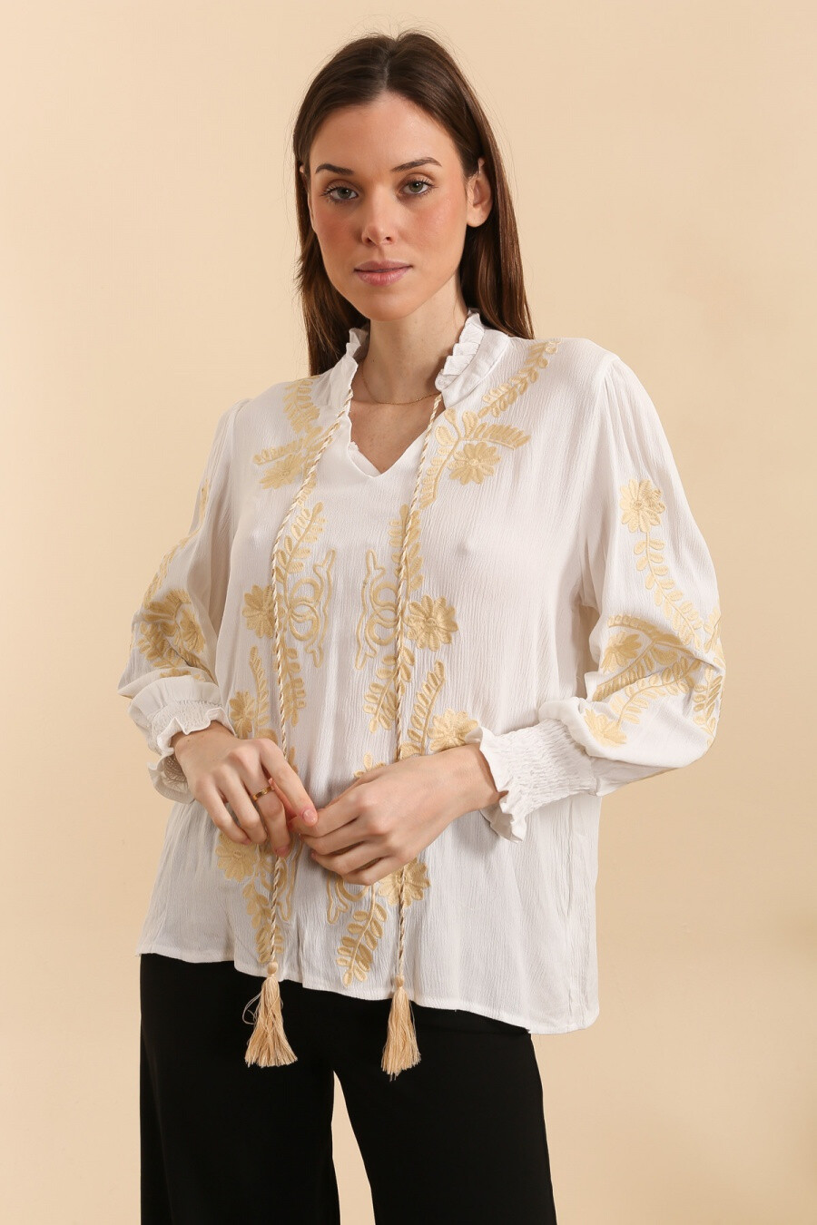 Grossiste MOOYA - Blouse bohème romantique avec broderies beige