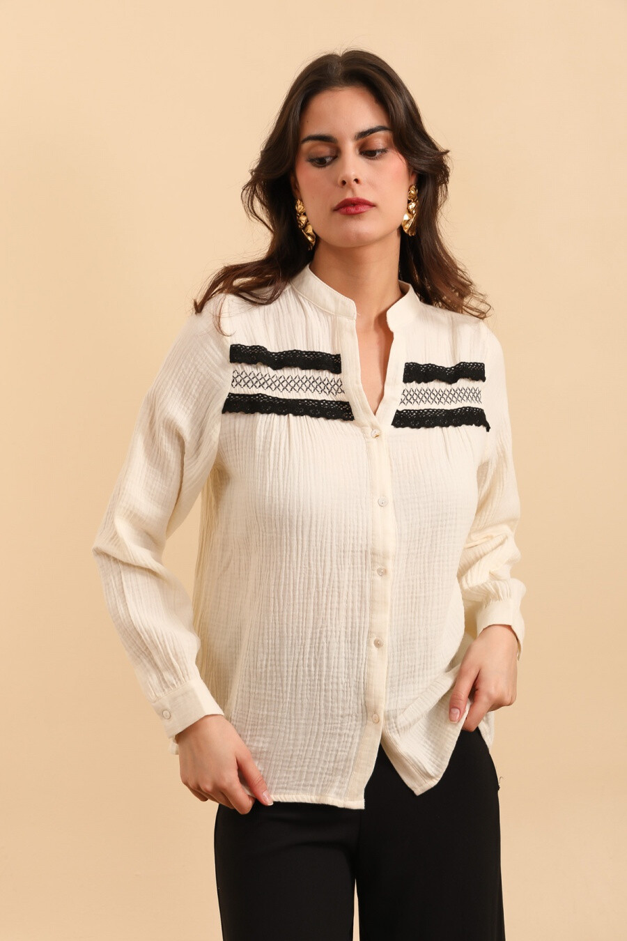 Grossiste MOOYA - Chemise gaze de coton avec détails dentelle