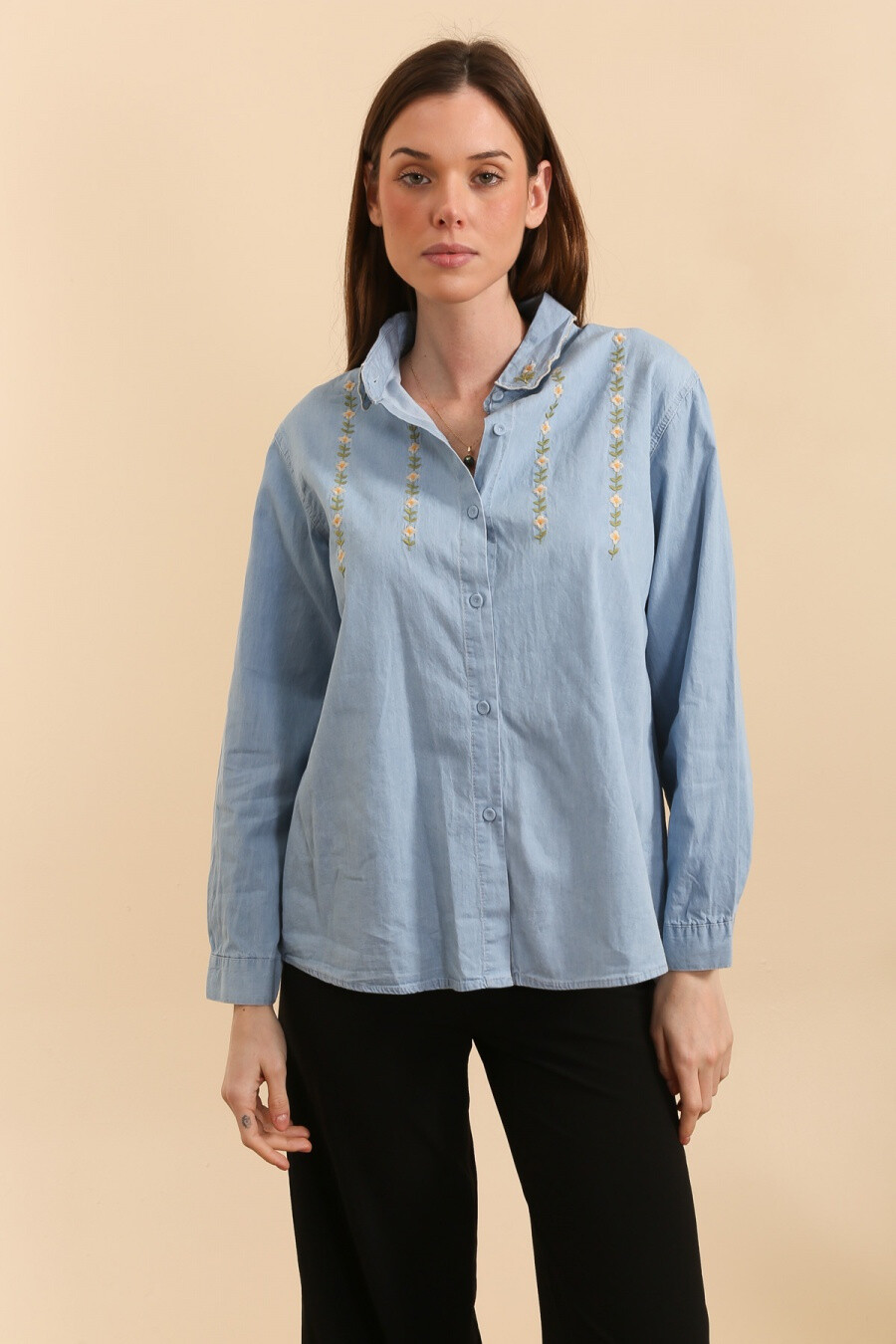 Grossista MOOYA - Camicia di denim galleggiata con ricamo a fiori
