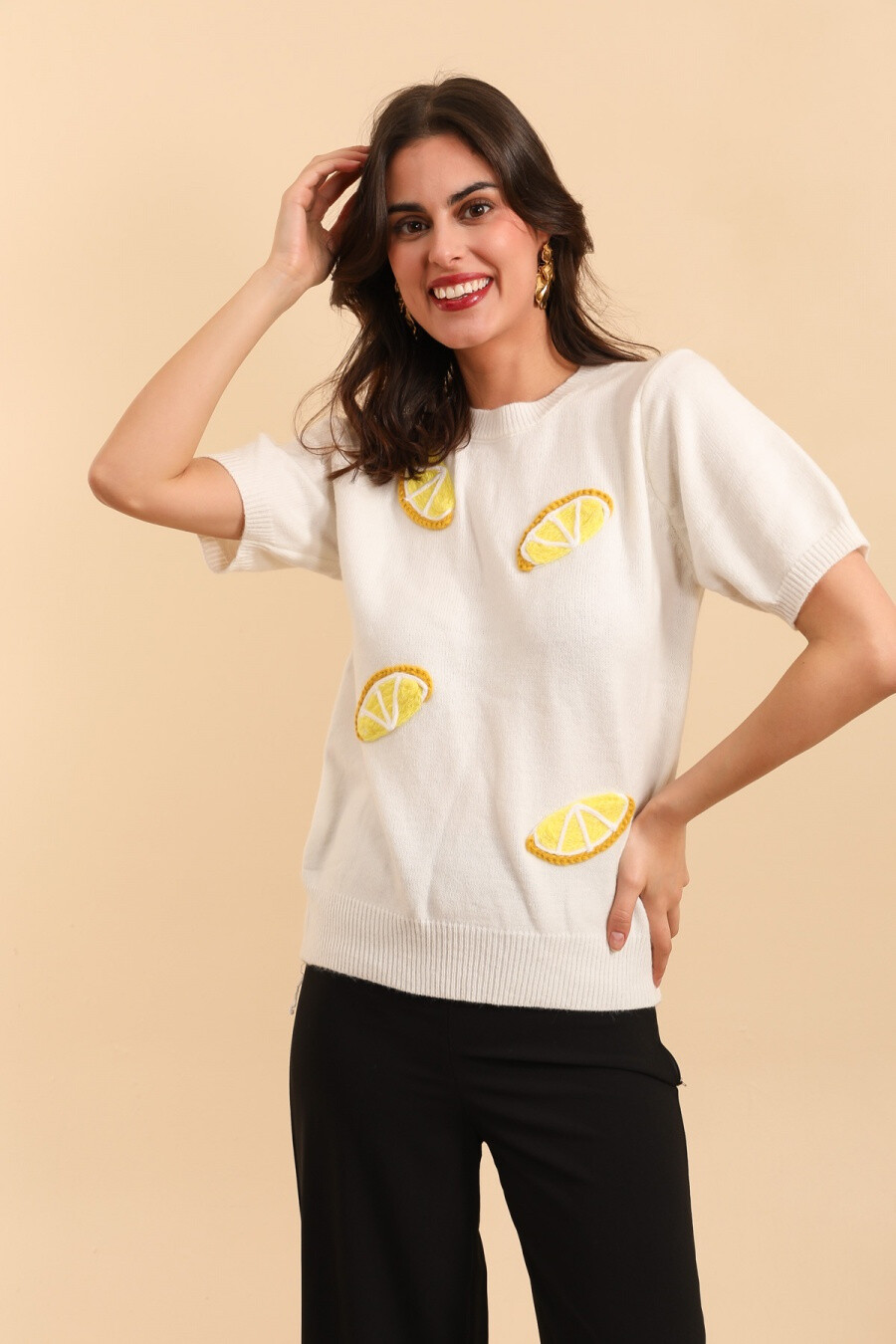 Grossiste MOOYA - Pull uni manches courtes avec détails citron
