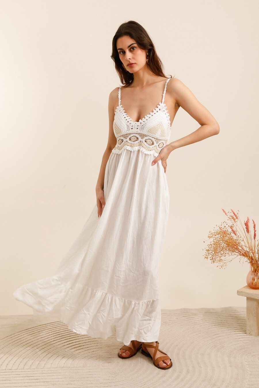 Grossiste MOOYA - Robe longue fluide en crochet à bretelles