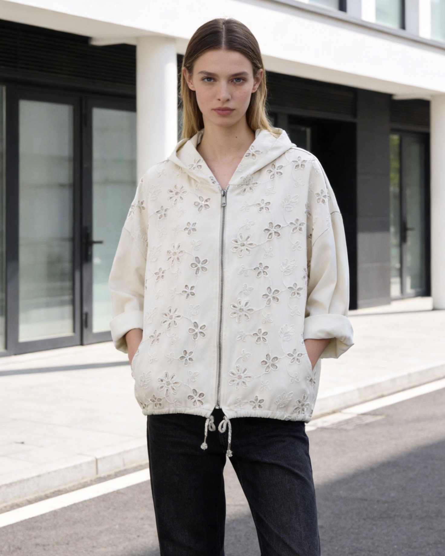 Grossiste MoreFantasy - Veste à capuche zippée avec broderie florale et ourlet à cordon de serrage