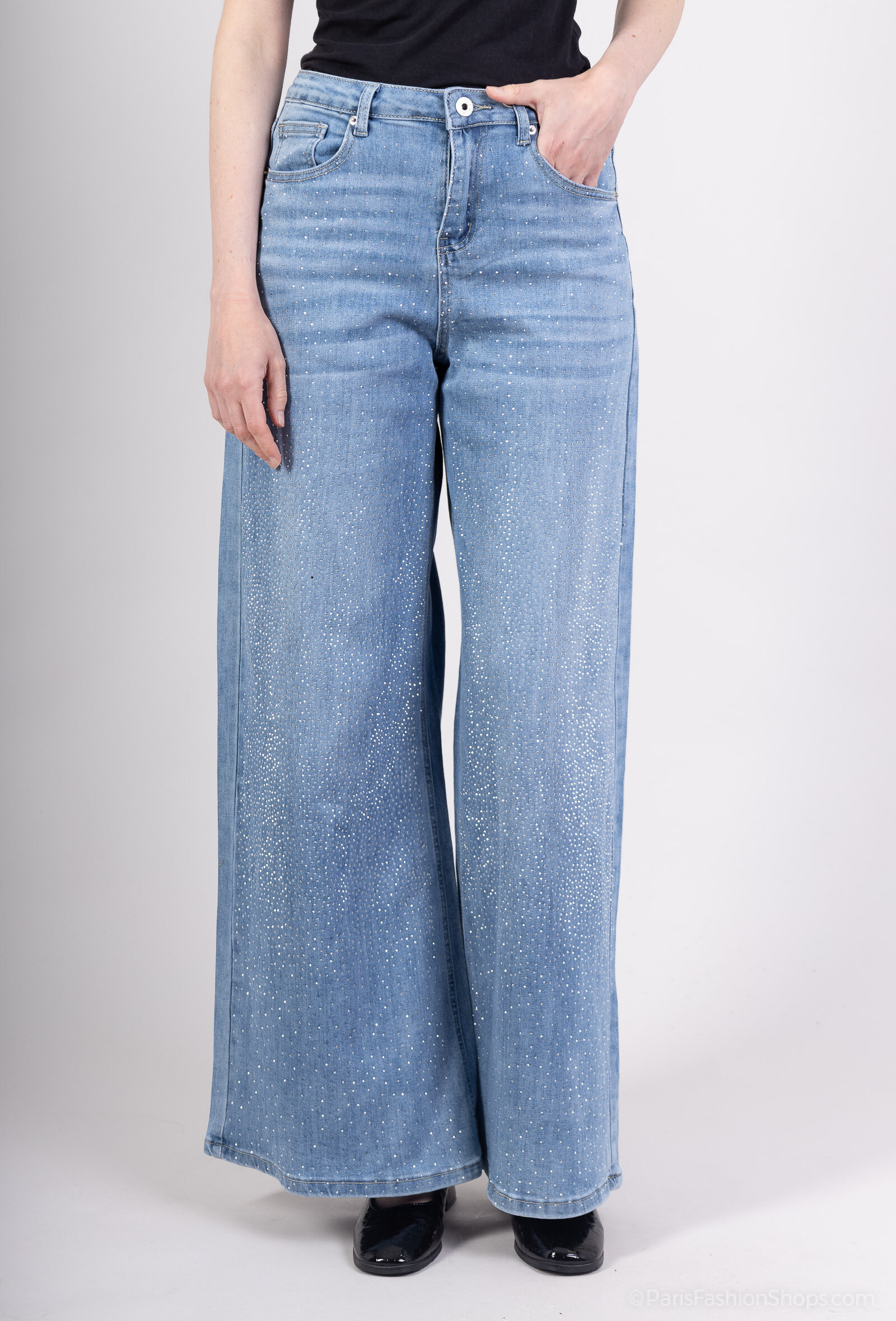 Grossista MOZZAAR FOREVER - Pantaloni jeans, taglio Palazzo, larghi, con migliaia di strass