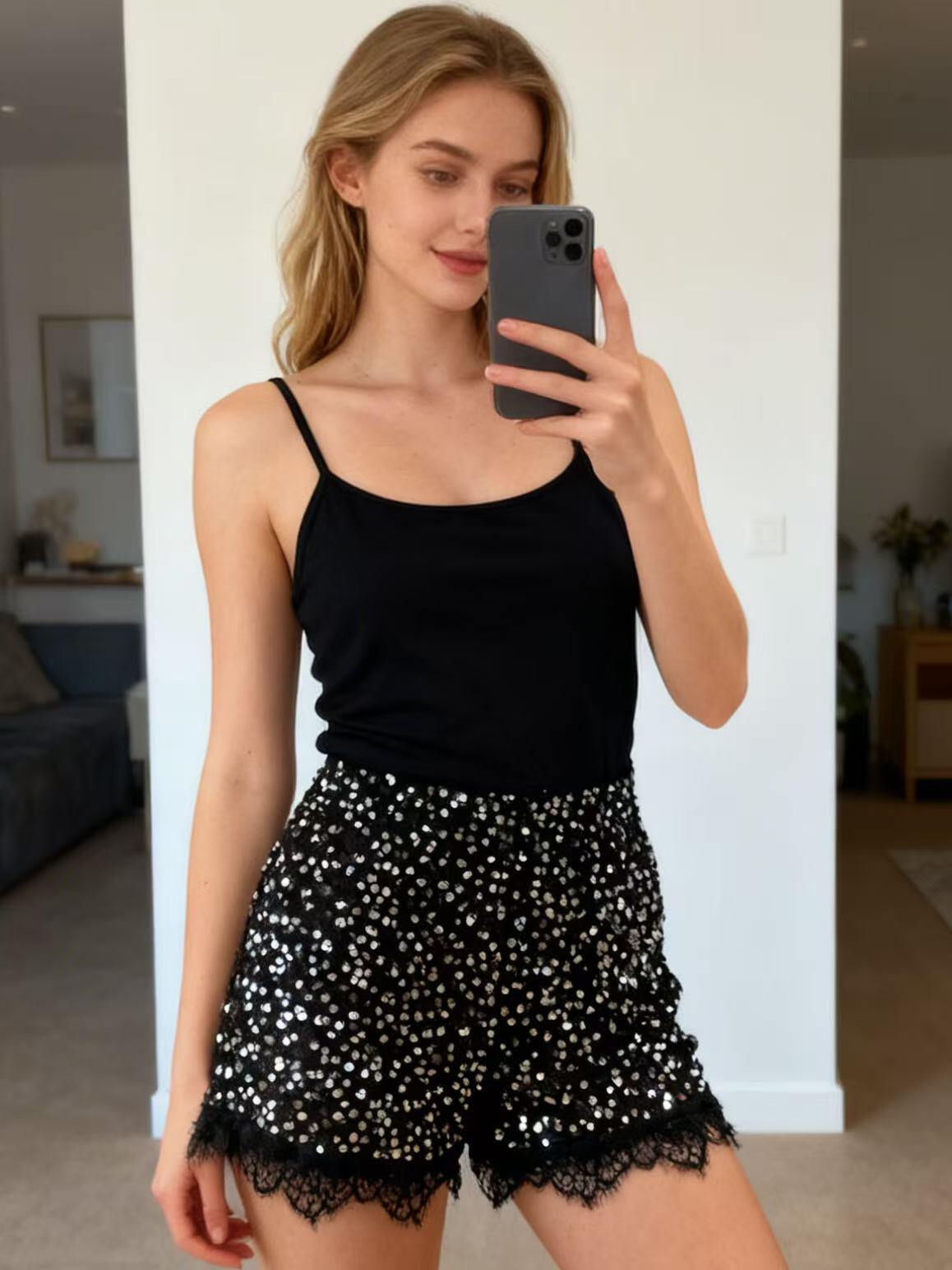 Grossista MP - Shorts con Paillettes e Finitura in Pizzo