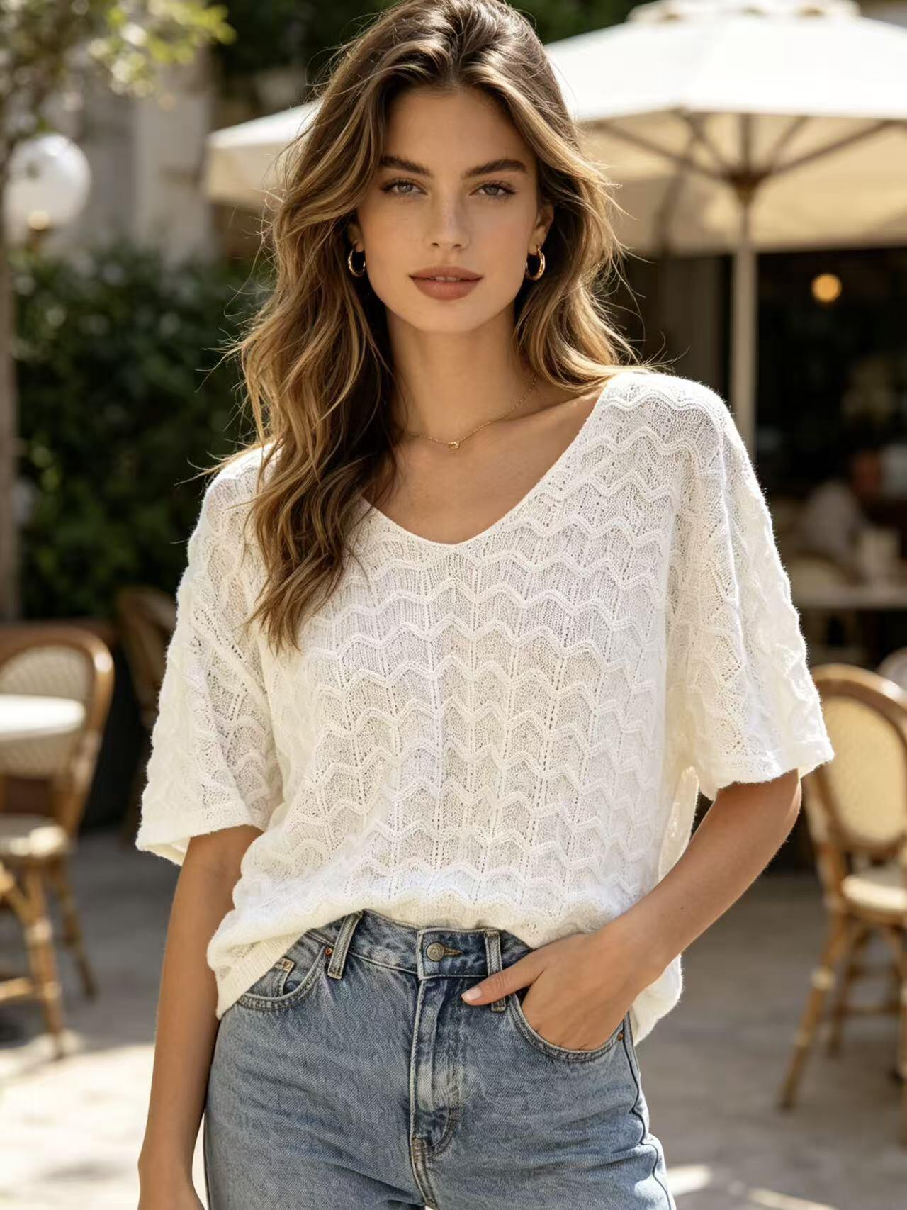 Wholesaler MP - Lightweight knit V-neck top with wavy patterns